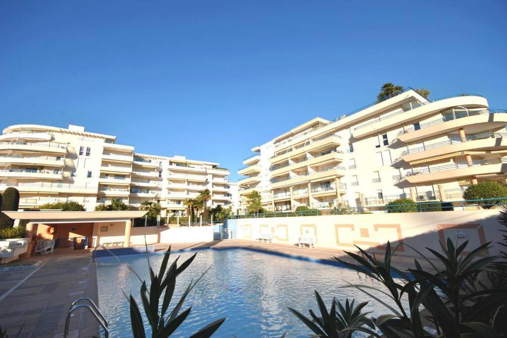 T2 Climatise A 5 Minutes A Pied De La Plage Avec Parking, Piscine Et Wifi Fréjus المظهر الخارجي الصورة